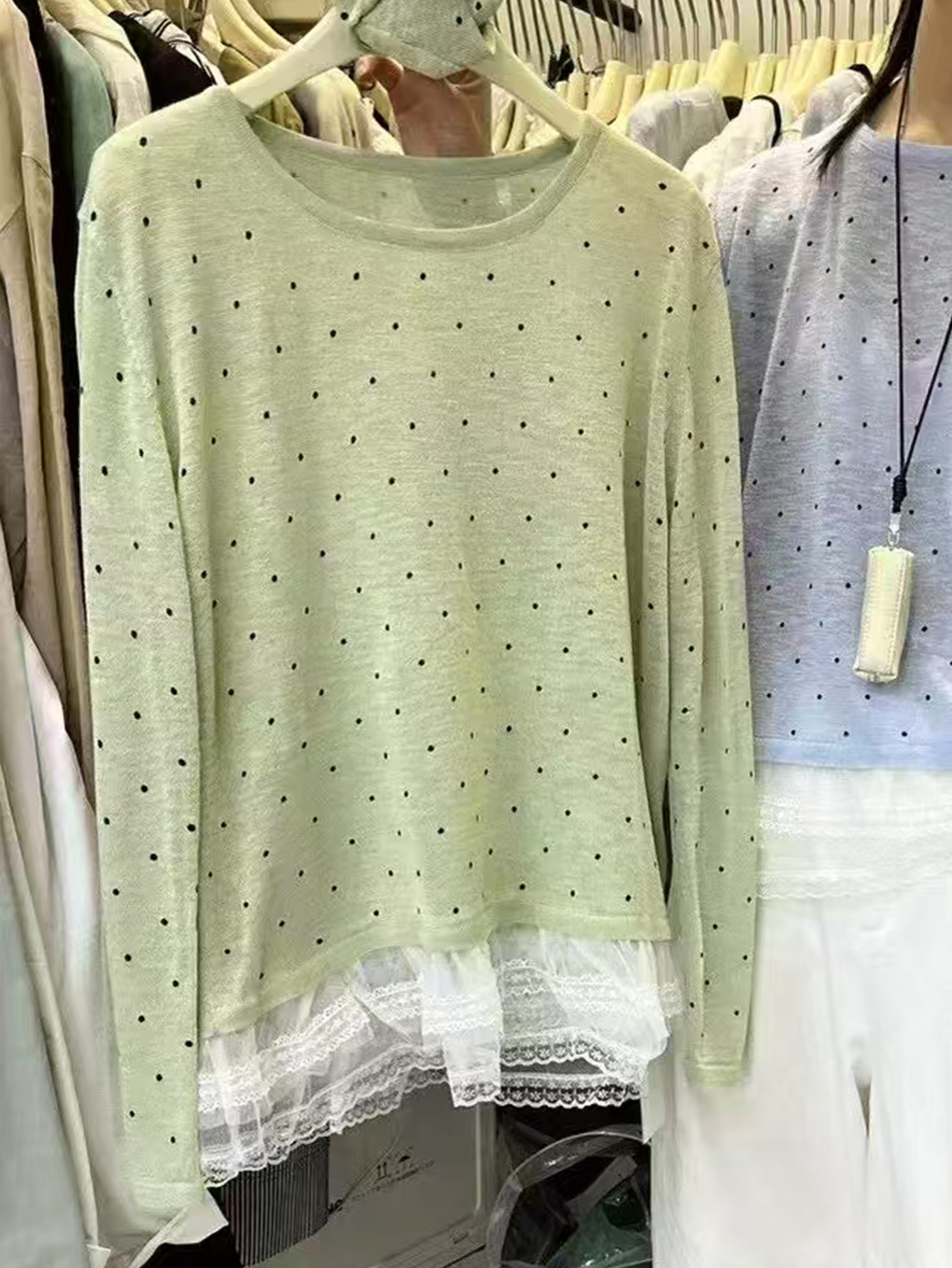 Polka dot long-sleeved knit 51